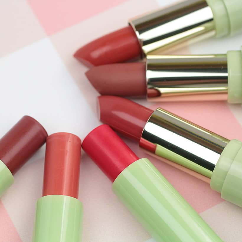 Pixi Shea Butter Lip Balm en Mattelustre Lipstick in een cirkel