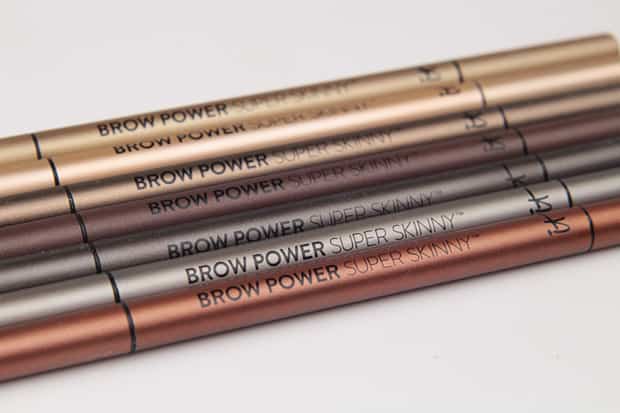 We Heart This deelt een volledige IT Cosmetics Brow Power Super Skinny review met swatches. Bekijk het om te zien of Brow Power iets voor jou is.