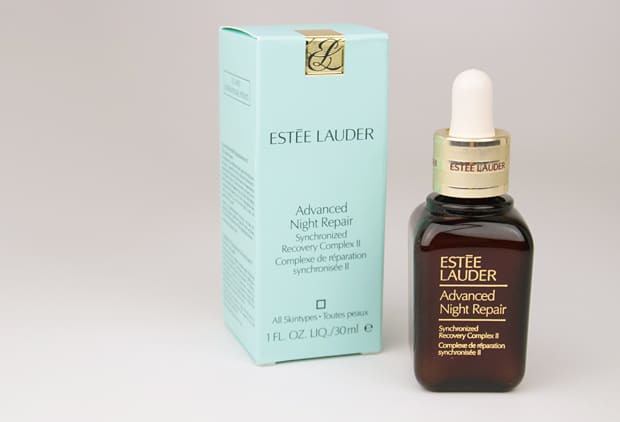 We Heart This deelt een volledige Estee Lauder Advanced Night Repair Synchronized Recovery Complex II review. Bekijk het en kijk of het geschikt voor je is.