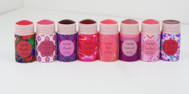 Een volledige collectie Tarte Cheek Stain Swatches. We Heart Dit geeft een volledige review van de Tarte Cheek Stain samen met de tarte cheek stain swatches. 