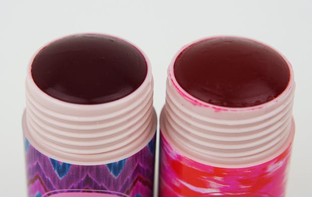 Een volledige collectie Tarte Cheek Stain Swatches. We Heart Dit geeft een volledige review van de Tarte Cheek Stain samen met de tarte cheek stain swatches. 