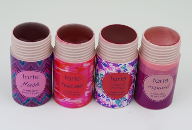 Een volledige collectie Tarte Cheek Stain Swatches. We Heart Dit geeft een volledige review van de Tarte Cheek Stain samen met de tarte cheek stain swatches. 