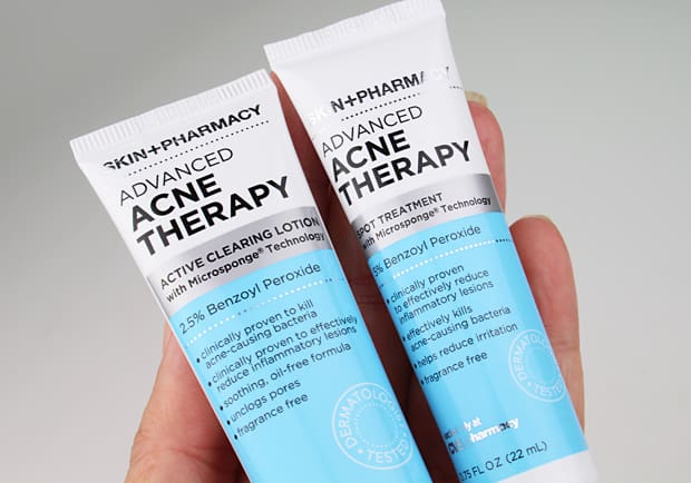 We Heart Dit deelt een CVS Skin + Pharmacy Advanced Acne Therapy review, ontdek of deze Acne Therapy lijn van producten zal werken voor u.