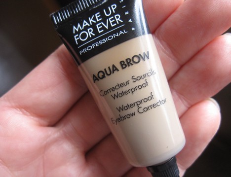 Beauty Bloggers favoriete wenkbrauw producten MUFE aqua brow